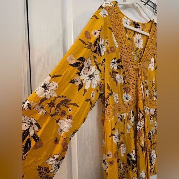 Torrid Babydoll Gauze Yellow Floral Crochet Trim Lace-Up Top Size 2X EUC - Picture 9 of 15